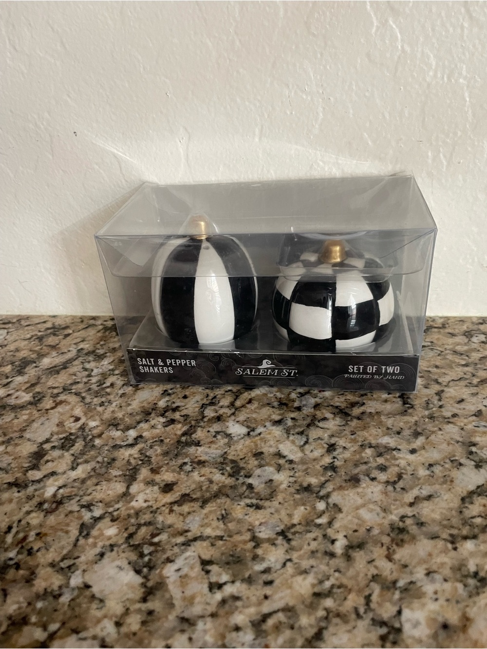 Black & White Ceramic Salt and Pepper Shaker Set
